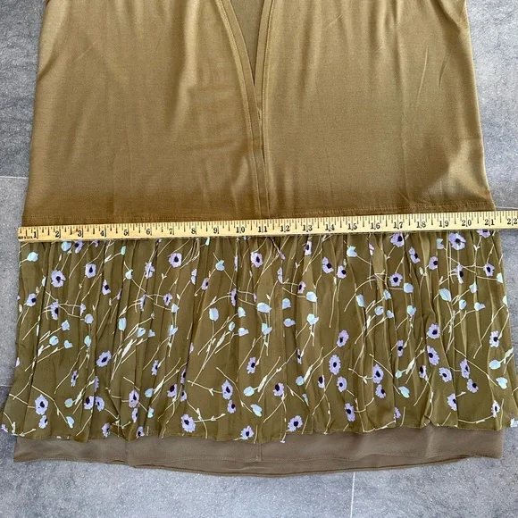 Logo open vest. Olive green and lavender. Size XS. - Picture 10 of 14